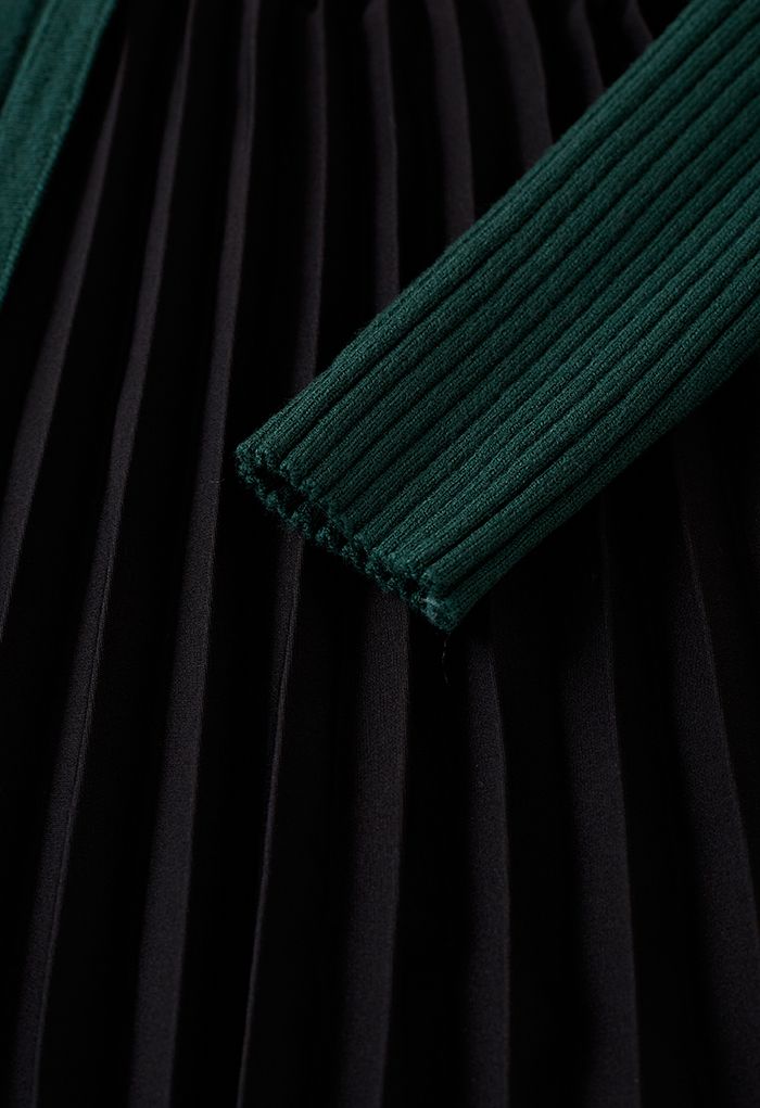 Robe en tricot Hi-Lo ceinturée plissée à l'avant en vert foncé