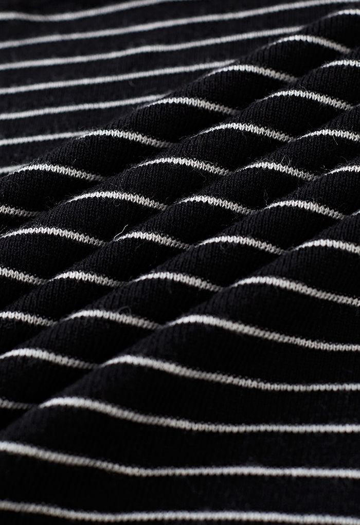 Haut en tricot à rayures simples et col montant en noir