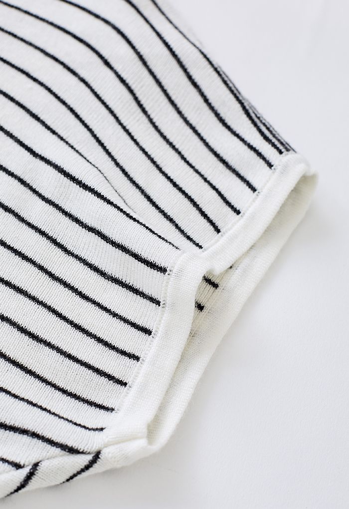 Haut en tricot à col montant et rayures simples en blanc