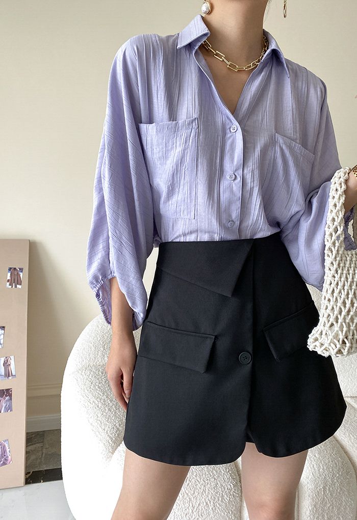 Mini jupe-short taille haute avec poche à rabat en noir