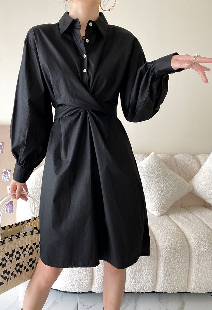 Robe chemise boutonnée à taille torsadée en noir