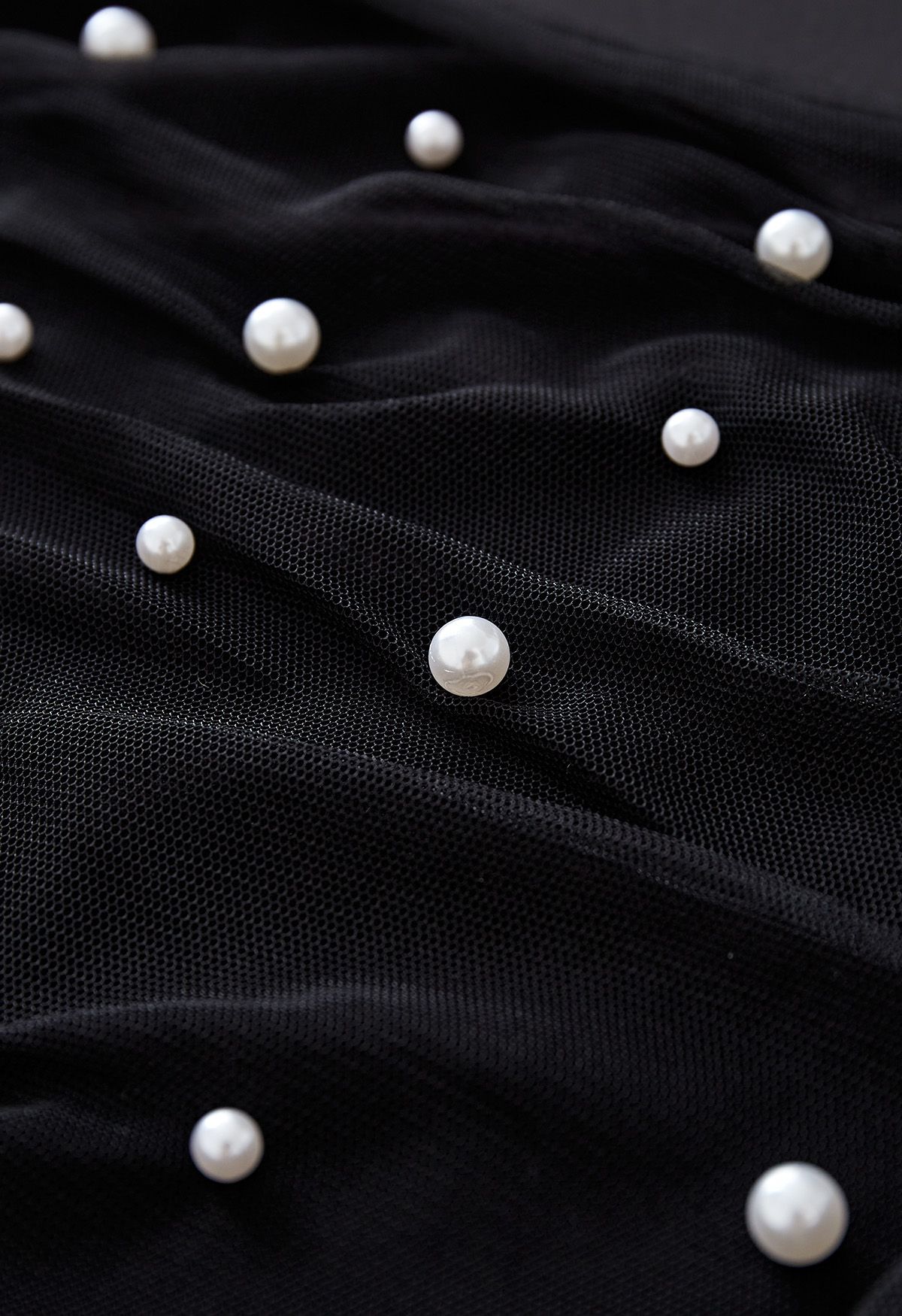 Crop top en maille de velours orné de perles en noir