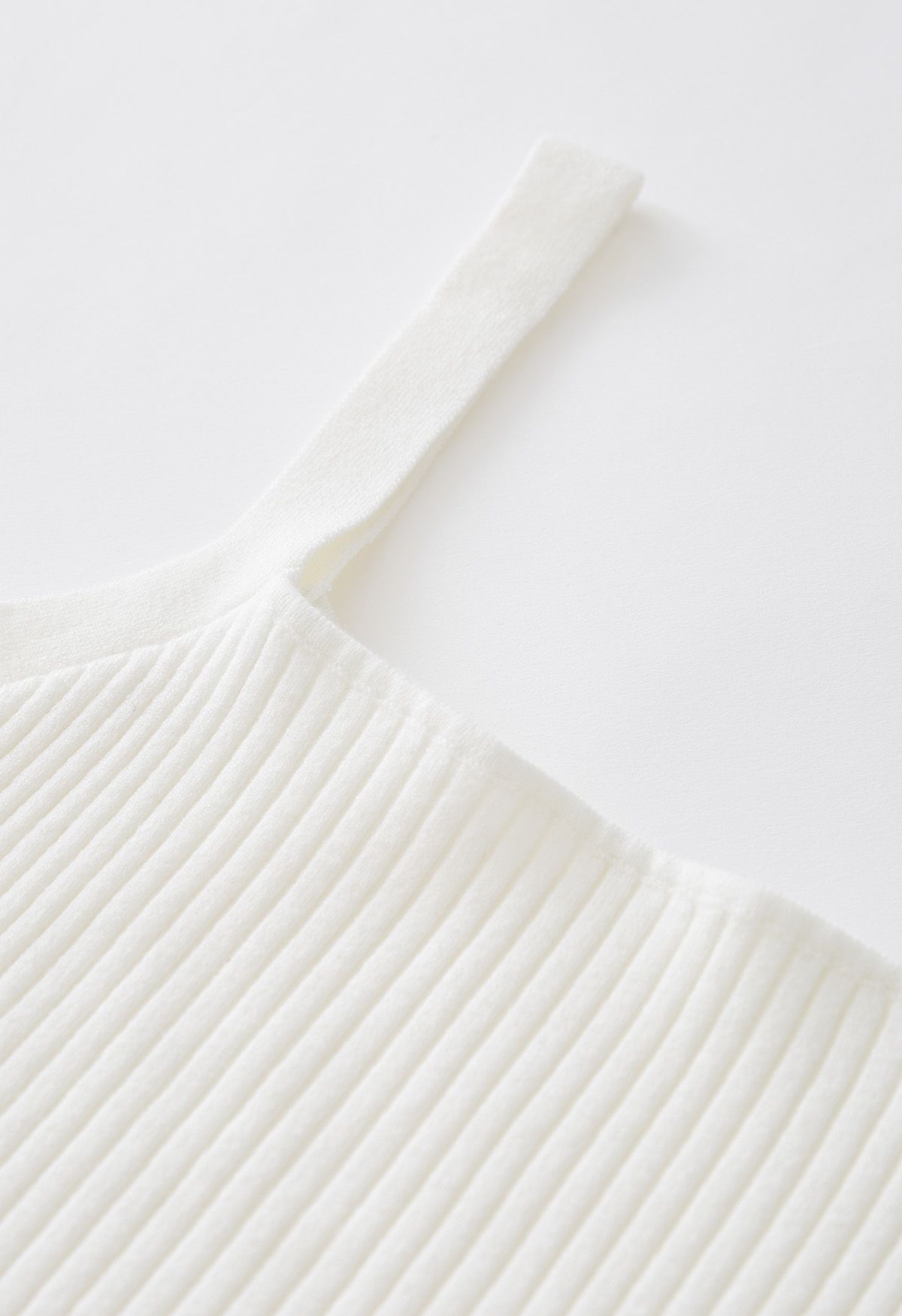Haut court en tricot cami côtelé ultra-doux en blanc