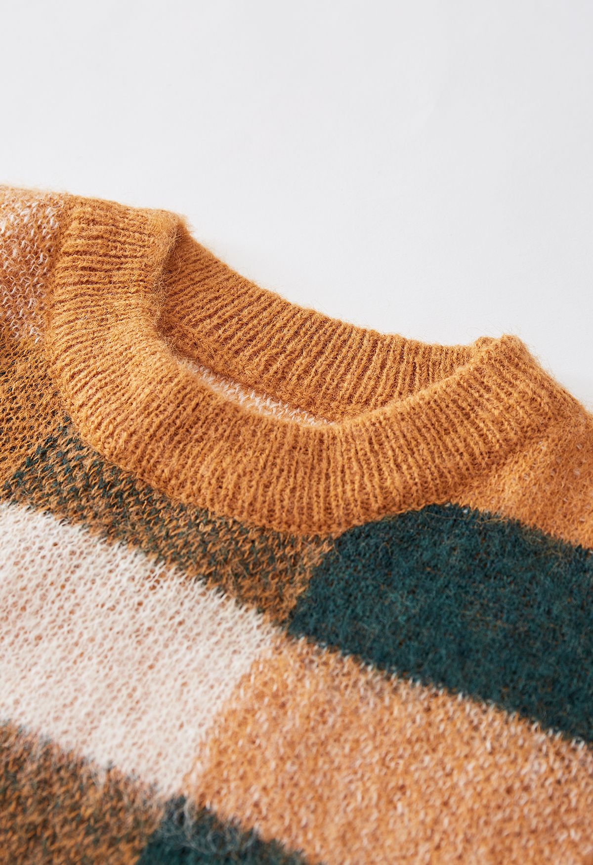Pull en tricot flou à carreaux colorés