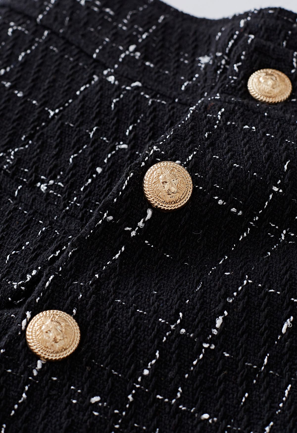 Jupe-short à rabat boutonné en tweed quadrillé en noir