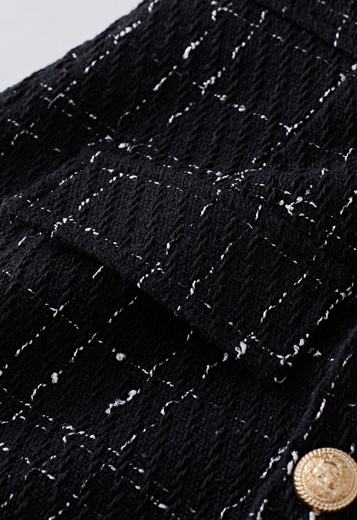 Jupe-short à rabat boutonné en tweed quadrillé en noir