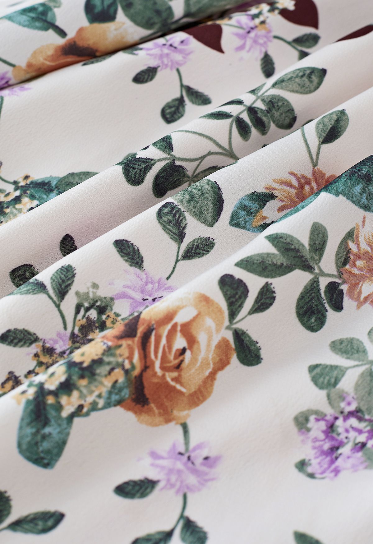 Blooming Bouquet - Robe mi-longue cache-cœur boutonnée en satin en blanc