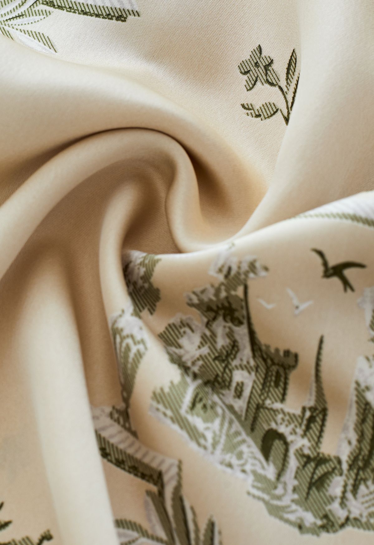 Chemise boutonnée en satin à imprimé château floral en pistache