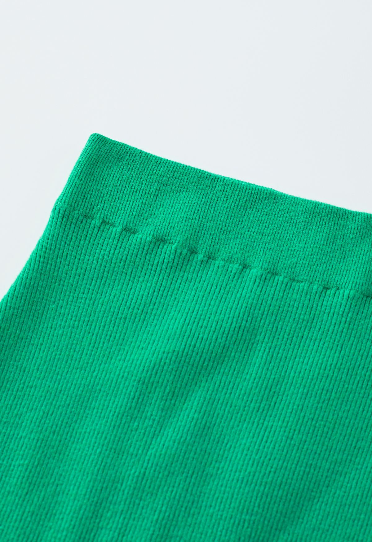 Ensemble haut court en tricot et jupe longue fendue en vert