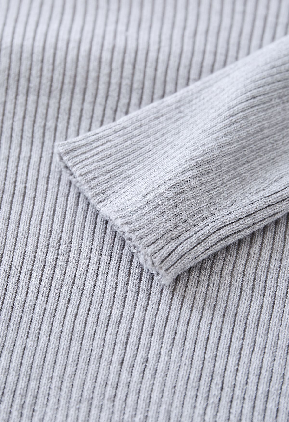 Haut en tricot croisé à nouer à la taille en gris