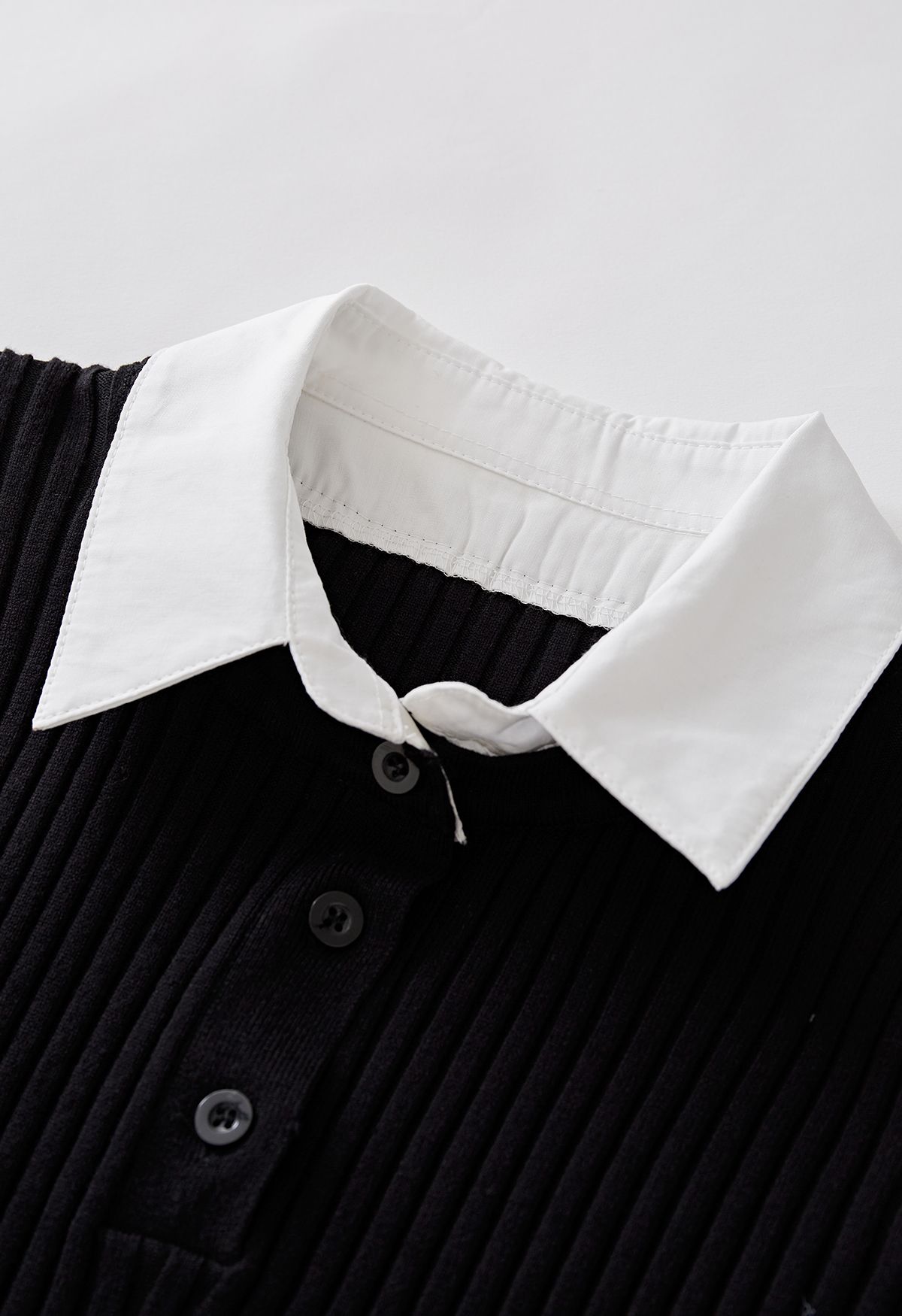 Chemise épissée asymétrique en tricot côtelé en noir