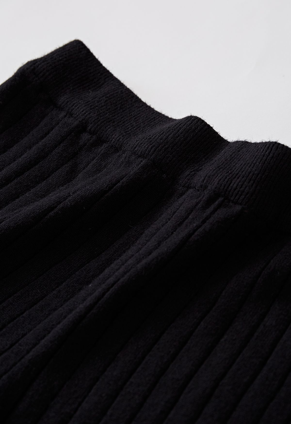 Pantalon en tricot côtelé à jambe droite en noir