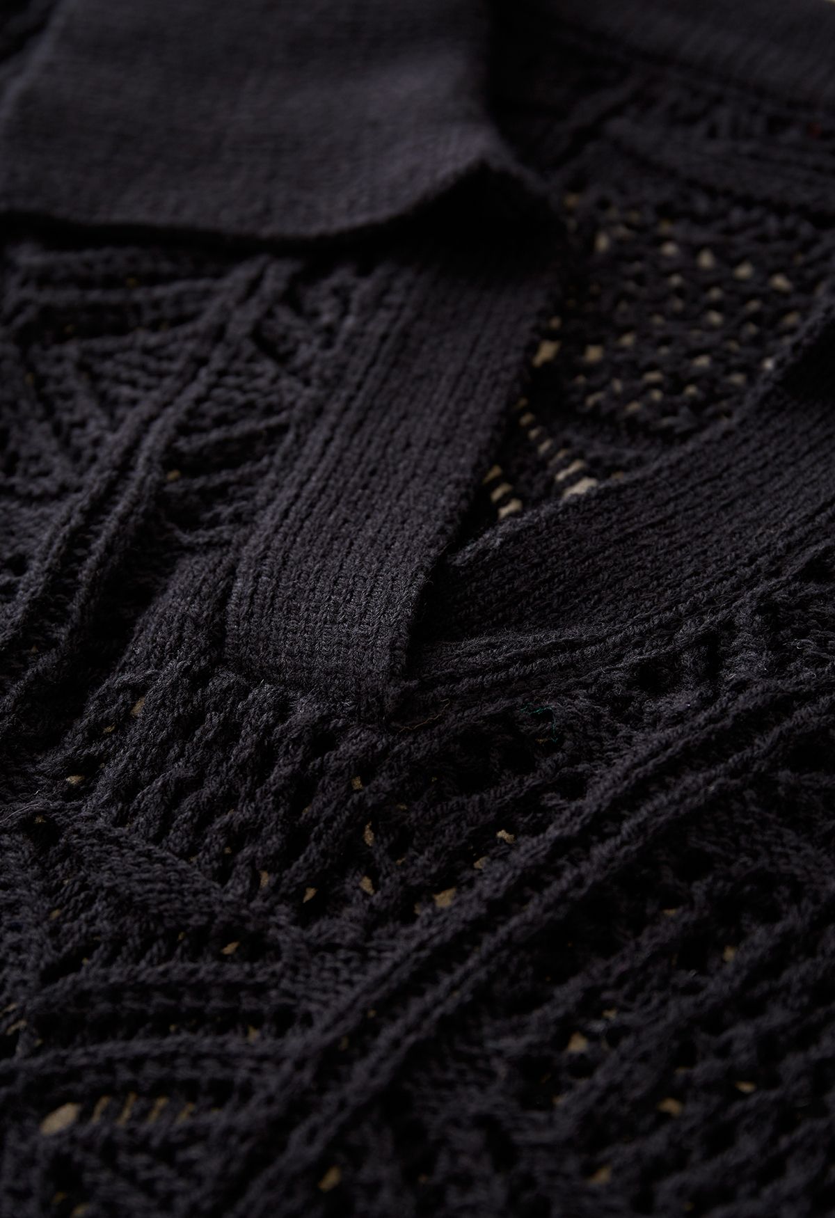 Haut court en tricot à manches évasées évidées en noir