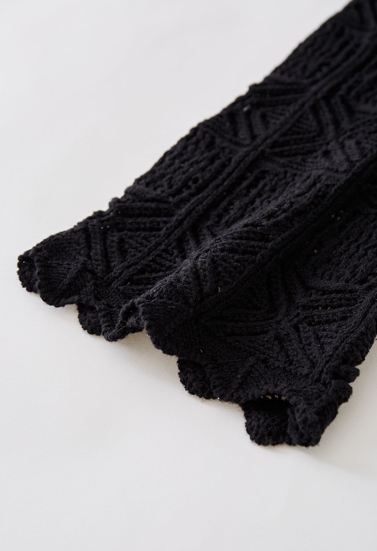 Haut court en tricot à manches évasées évidées en noir