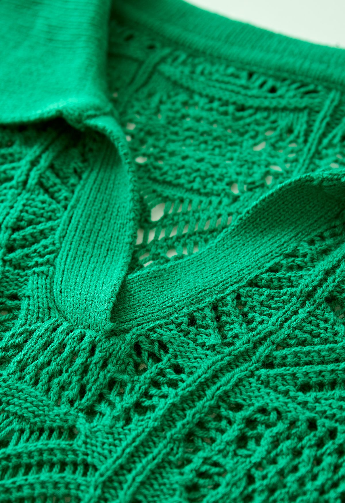 Haut court en tricot à manches évasées évidées en vert