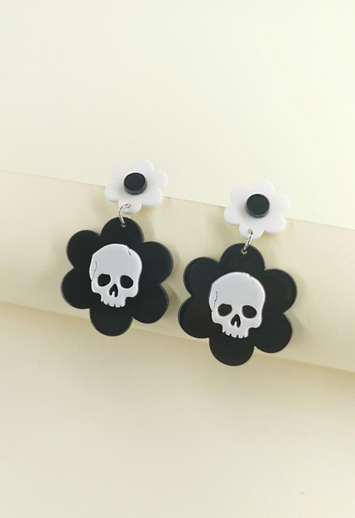 Boucles d'oreilles florales squelette noir et blanc