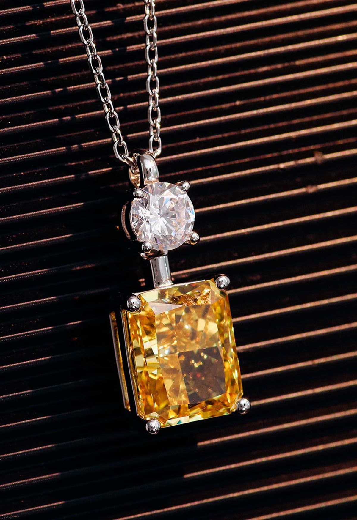 Collier de zircon cubique en cristal jaune pur