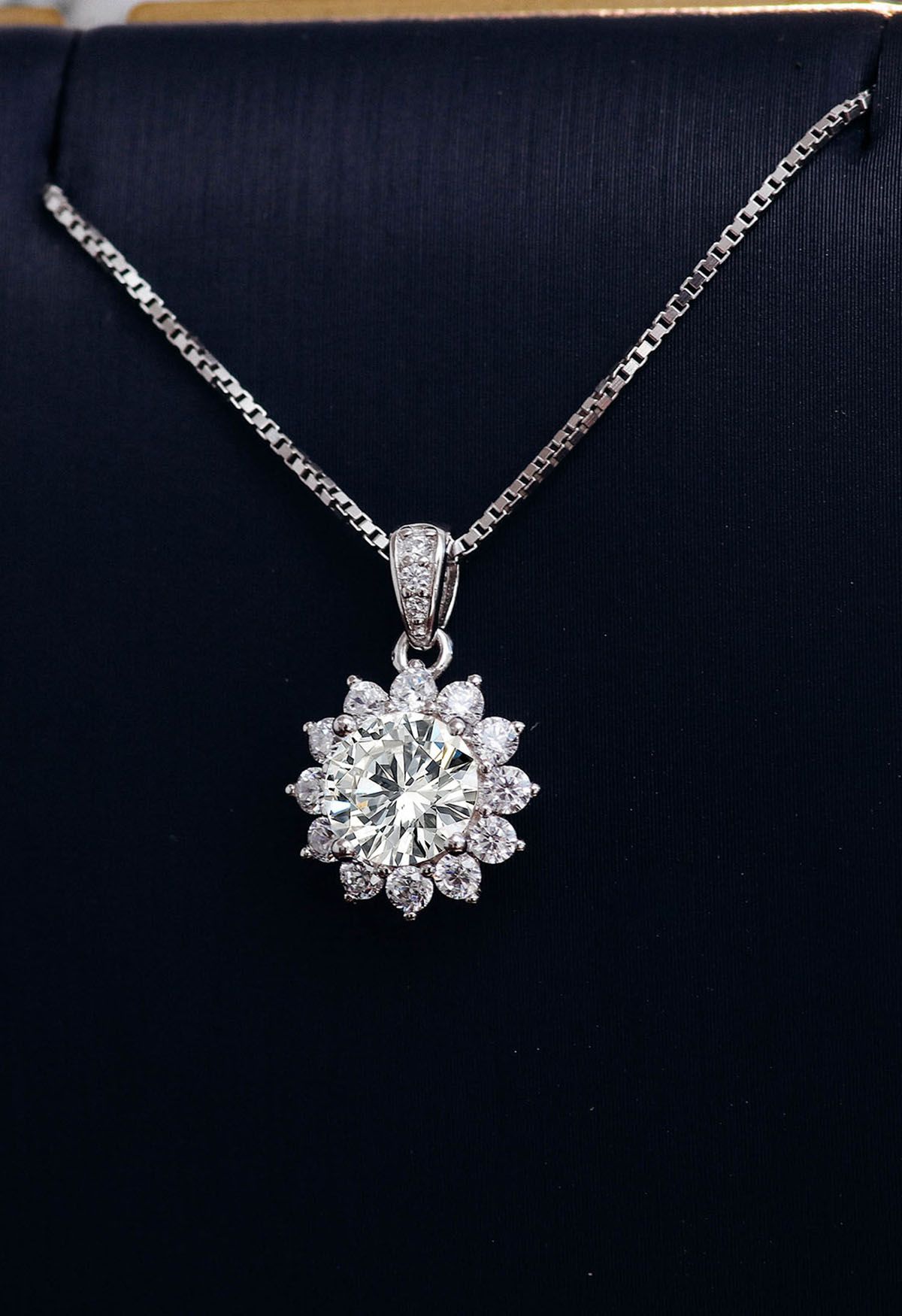 Collier de diamants Moissanite Halo Floral Blooming - Retro, Indie