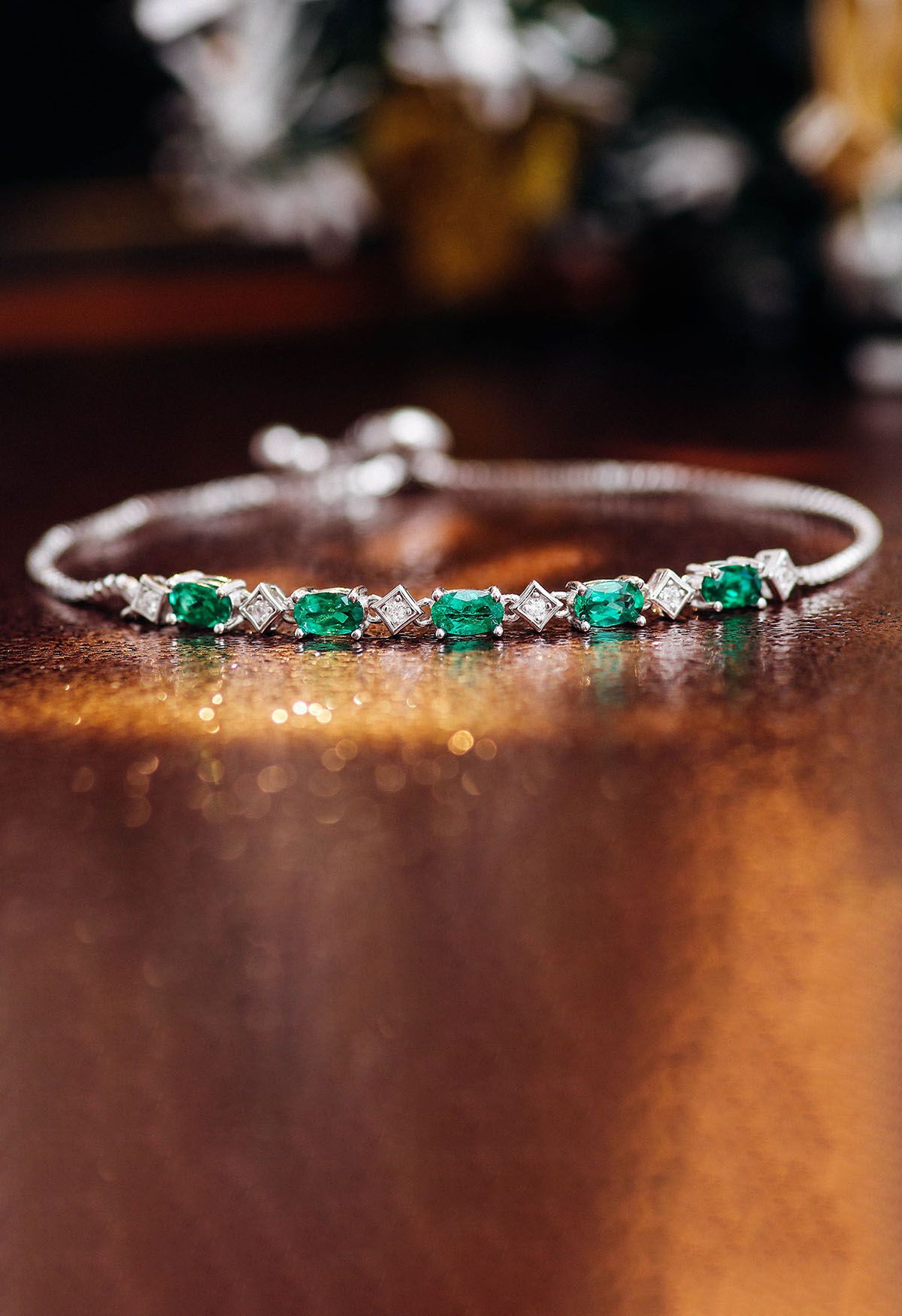Bracelet diamant gemme émeraude de forme ovale