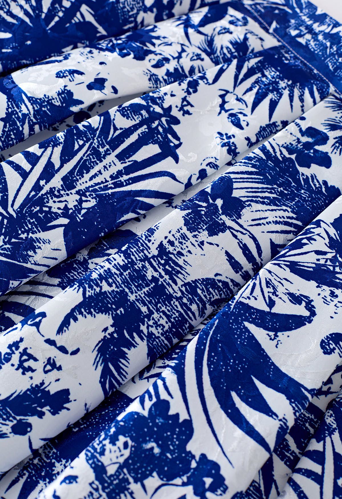 Jupe mi-longue plissée en jacquard Tropical Groove en bleu marine