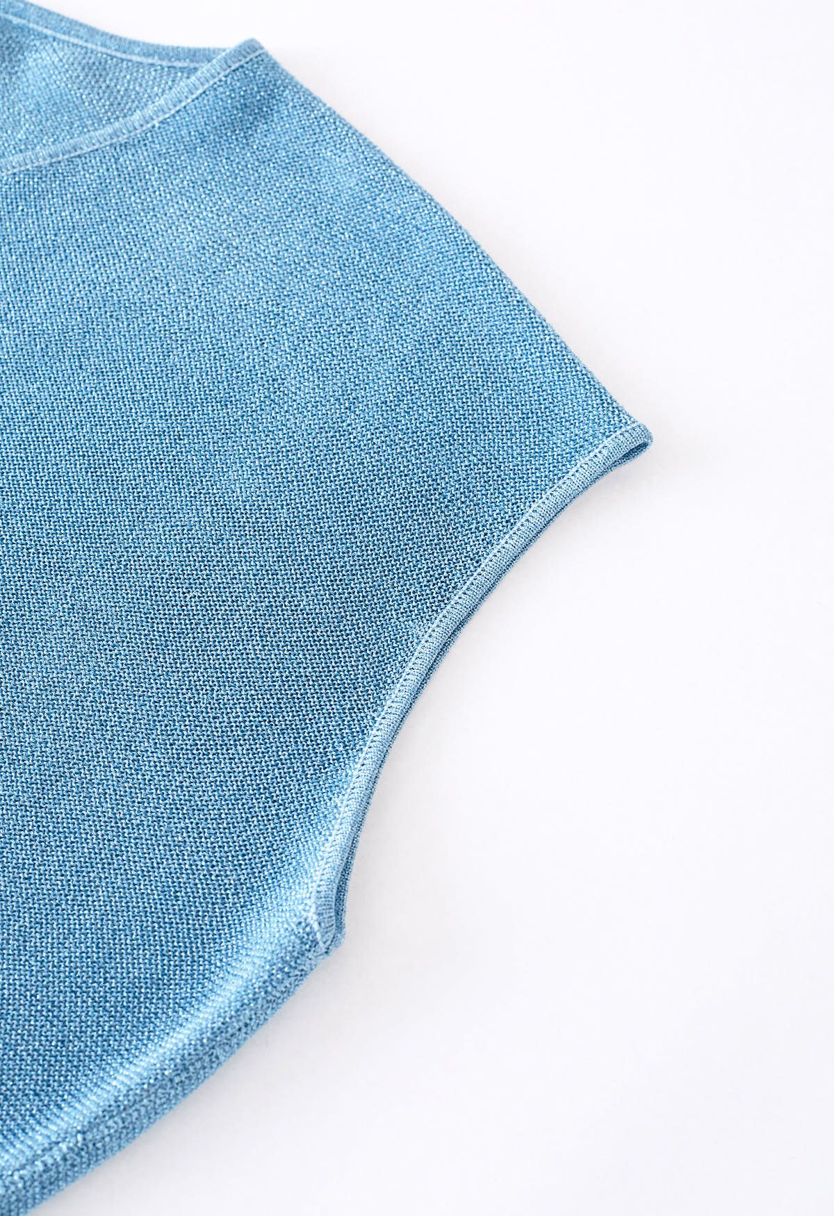 Haut sans manches à col en V en tricot scintillant en bleu