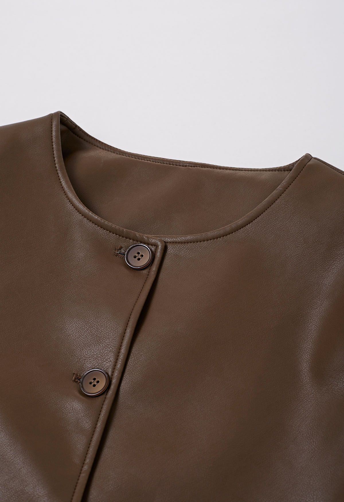 Veste courte boutonnée en similicuir marron