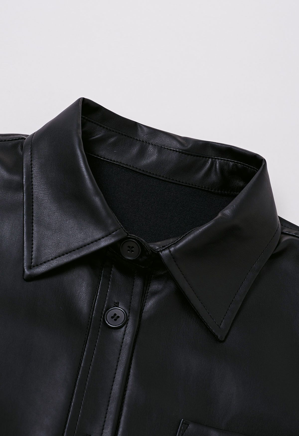 Veste chemise décontractée et chic en similicuir en noir