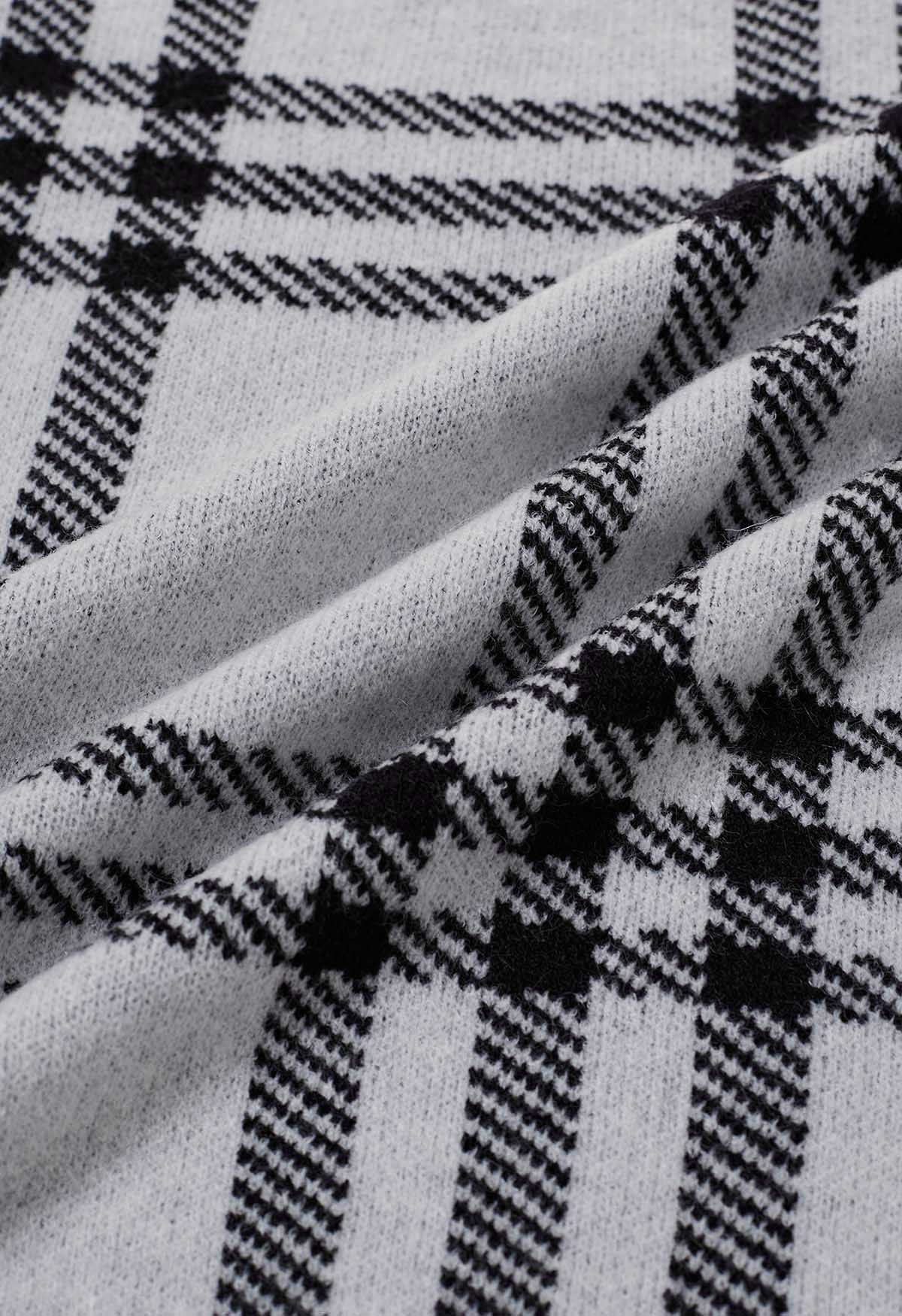 Pull classique en tricot à col rond et à carreaux en gris