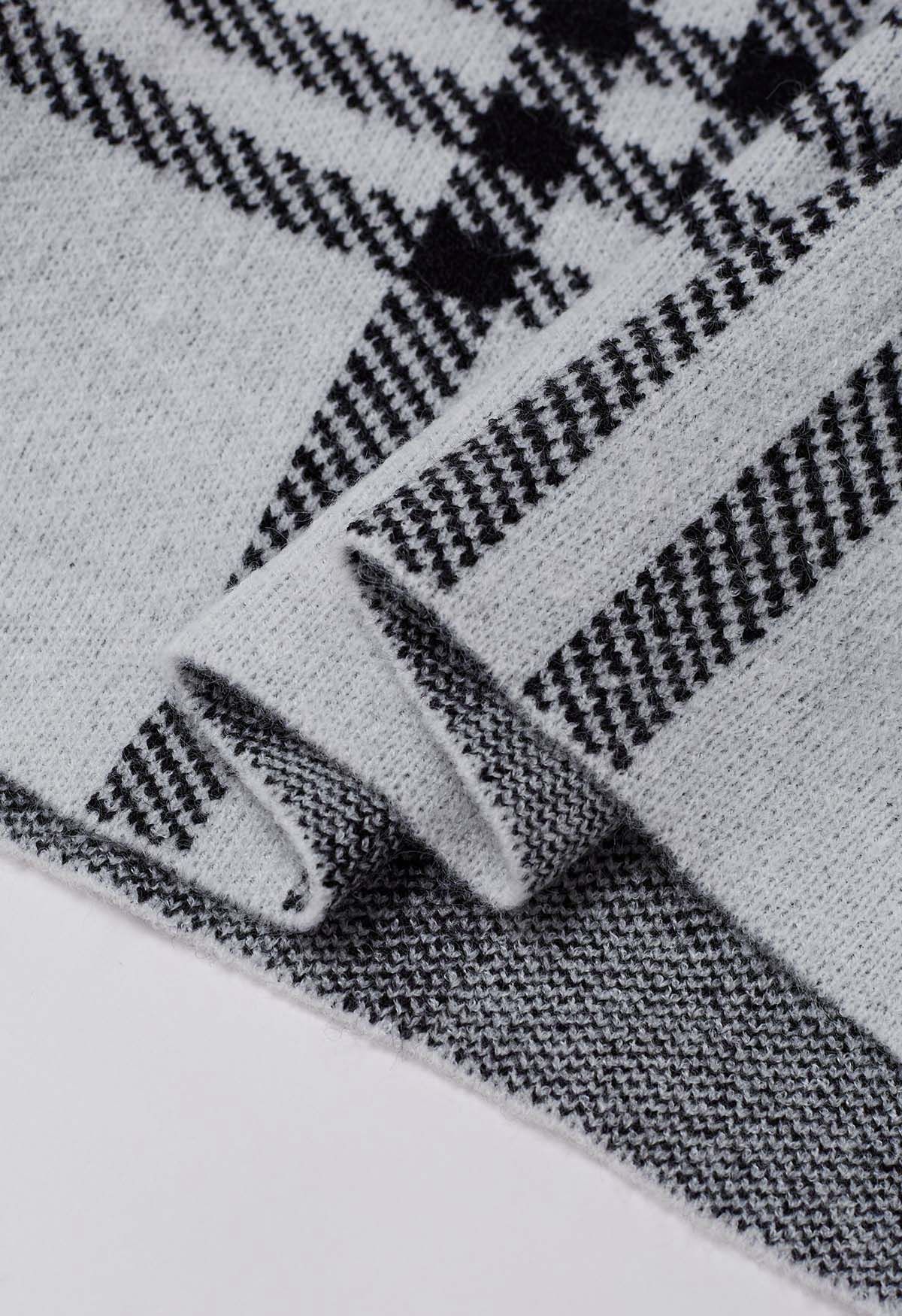 Pull classique en tricot à col rond et à carreaux en gris