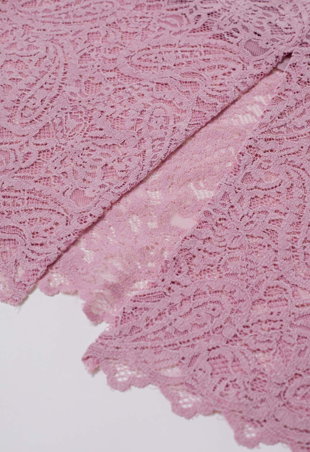Jupe mi-longue en dentelle à découpes complexes en rose