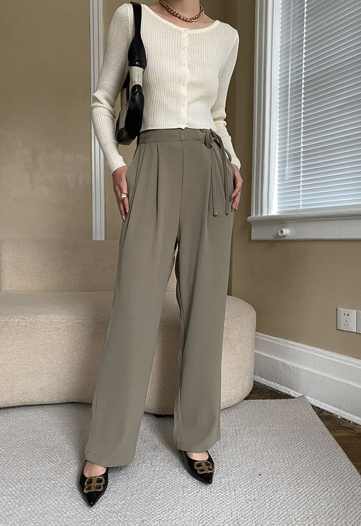 Pantalon droit plissé à cordon de serrage sur le côté en taupe