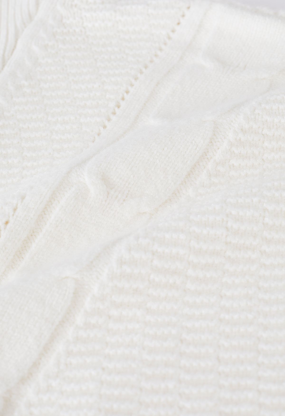 Crop top en tricot tressé gaufré à col zippé en ivoire