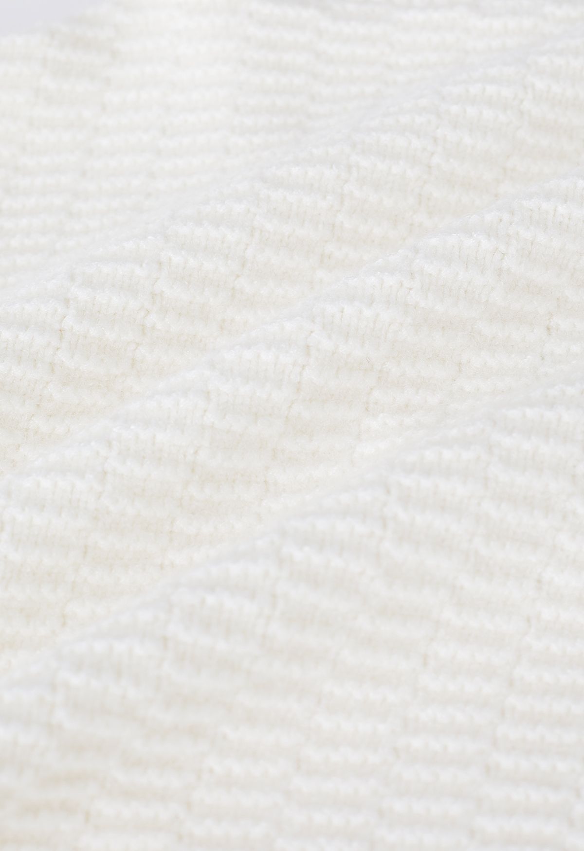 Crop top en tricot tressé gaufré à col zippé en ivoire