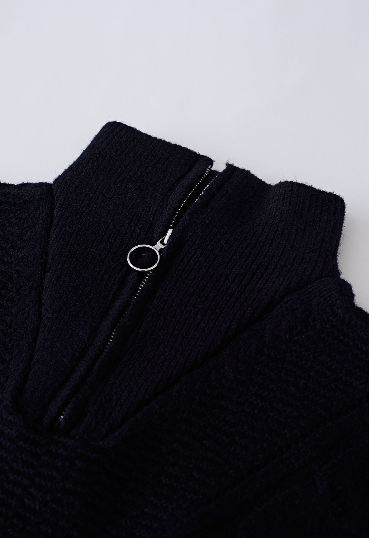 Crop top en tricot tressé gaufré à col zippé en noir