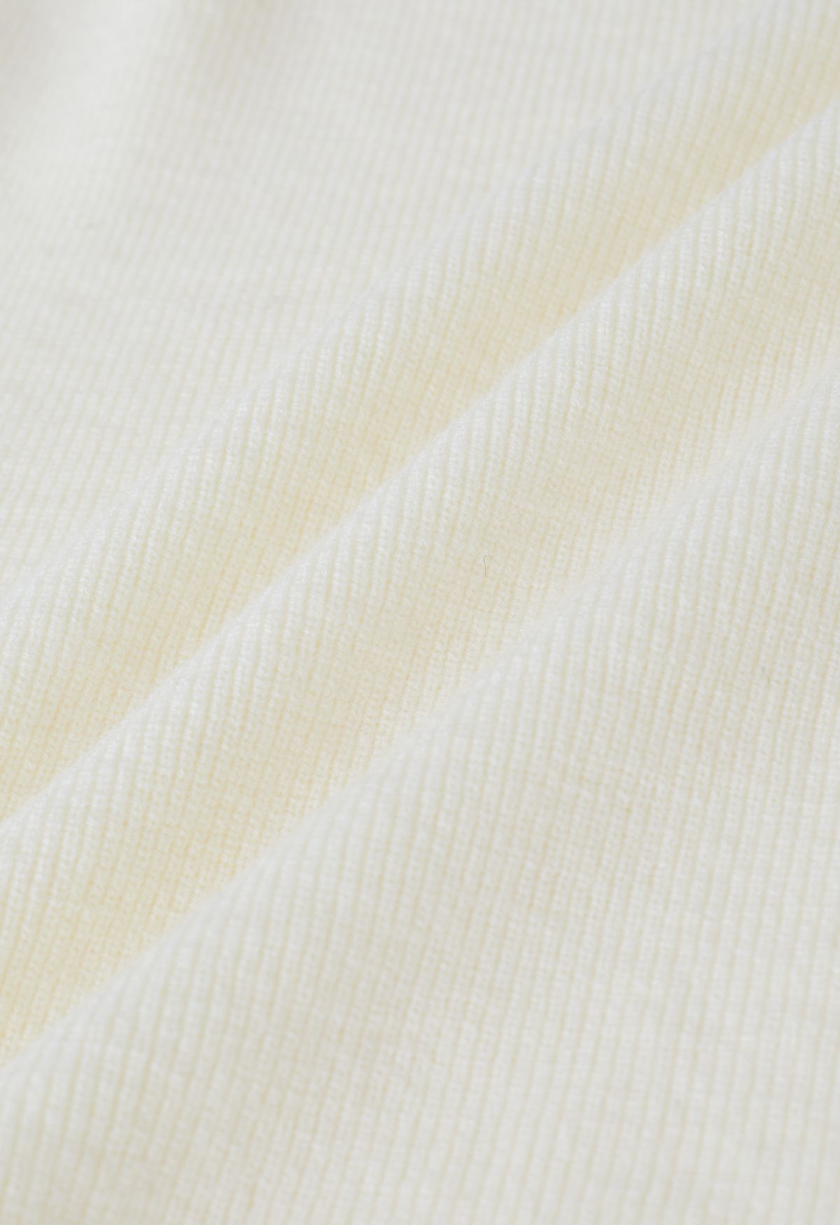 Haut en tricot à col noué contrastant en crème