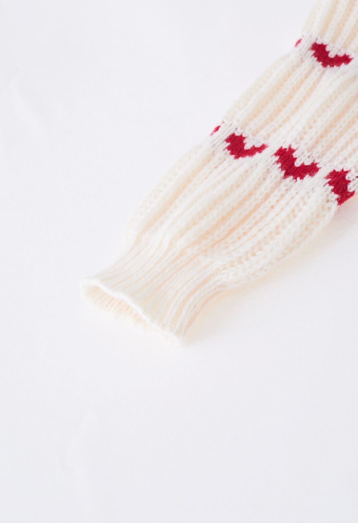 Pull tricoté à la main avec rangées de coeurs