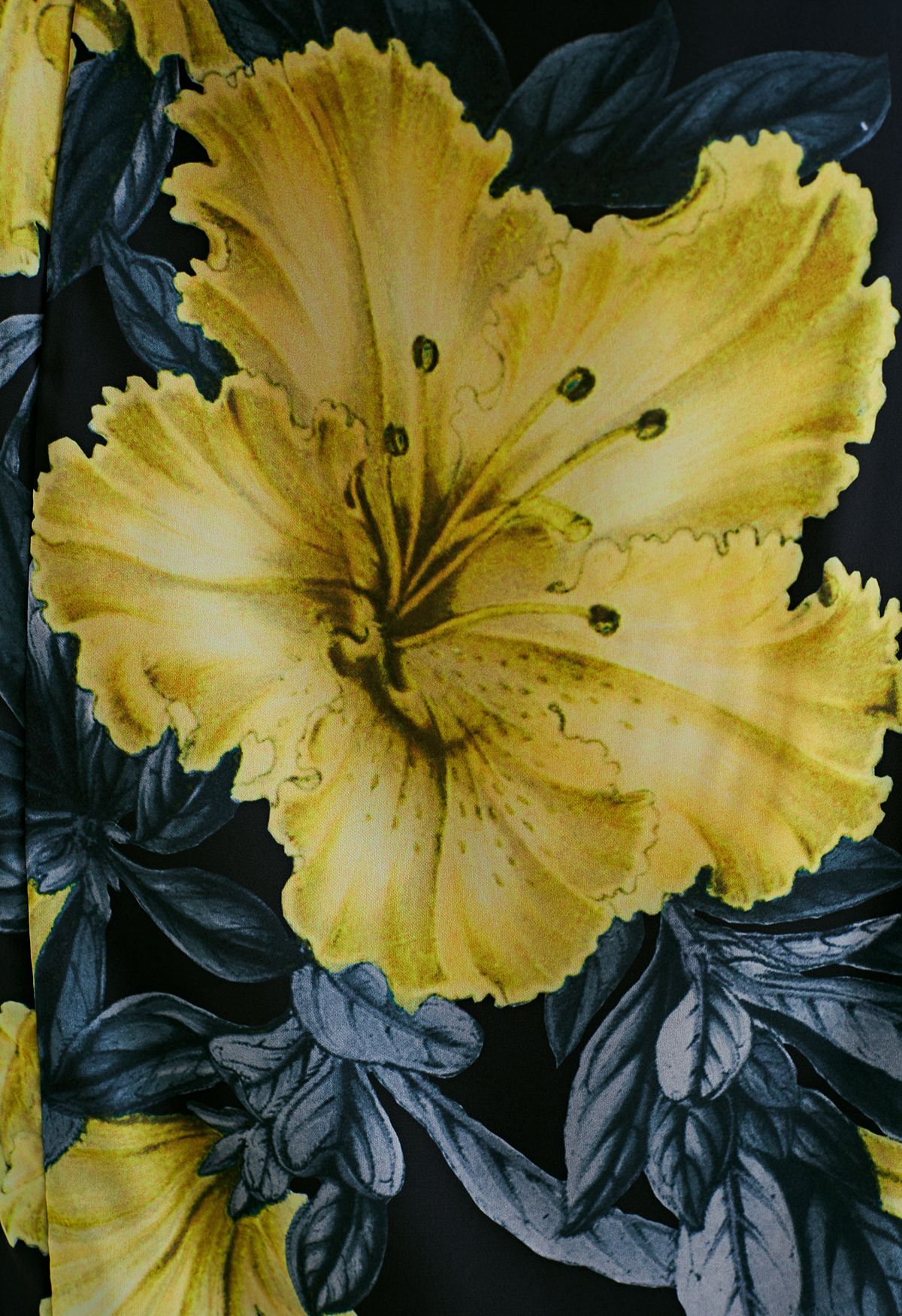 Peignoir en satin à imprimé floral en noir
