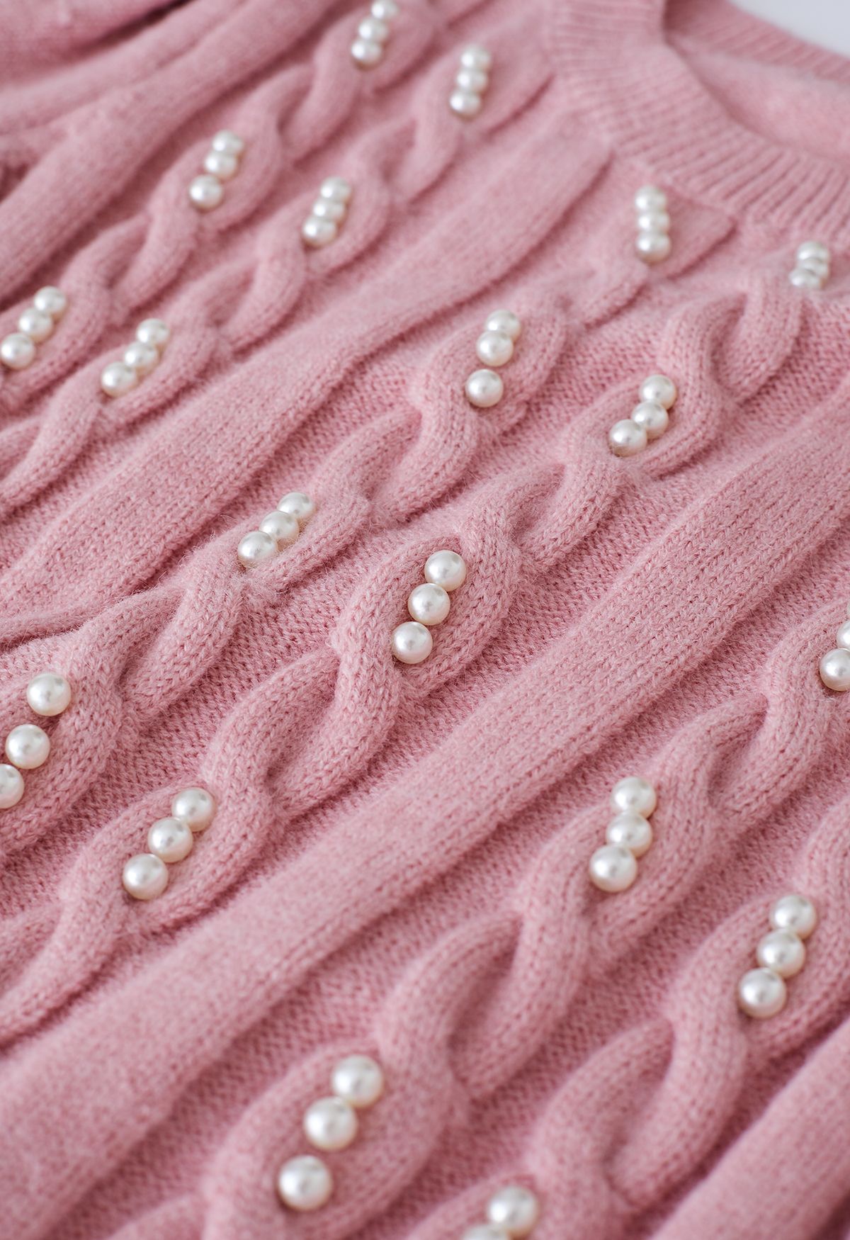 Haut en tricot tressé orné de perles en rose