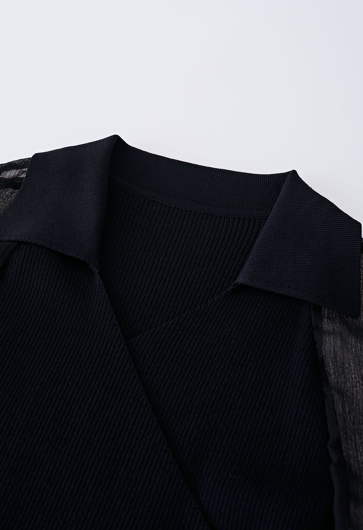Robe moulante en tricot à épaules dénudées et manches transparentes en noir