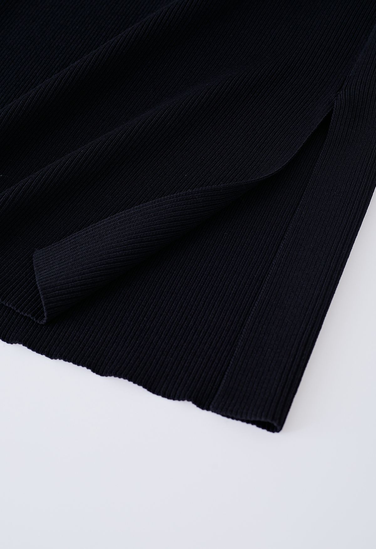 Robe moulante en tricot à épaules dénudées et manches transparentes en noir