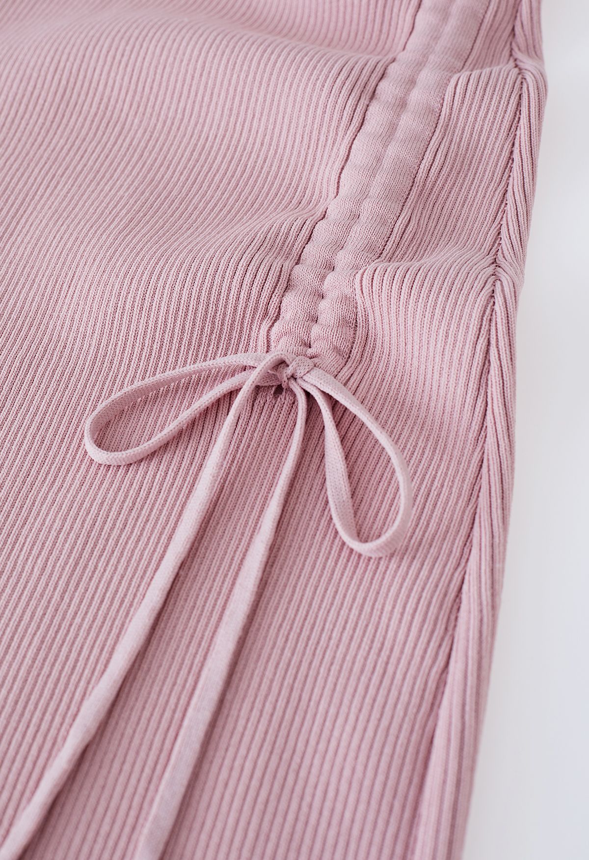 Robe moulante en tricot à épaules dénudées et manches transparentes en rose