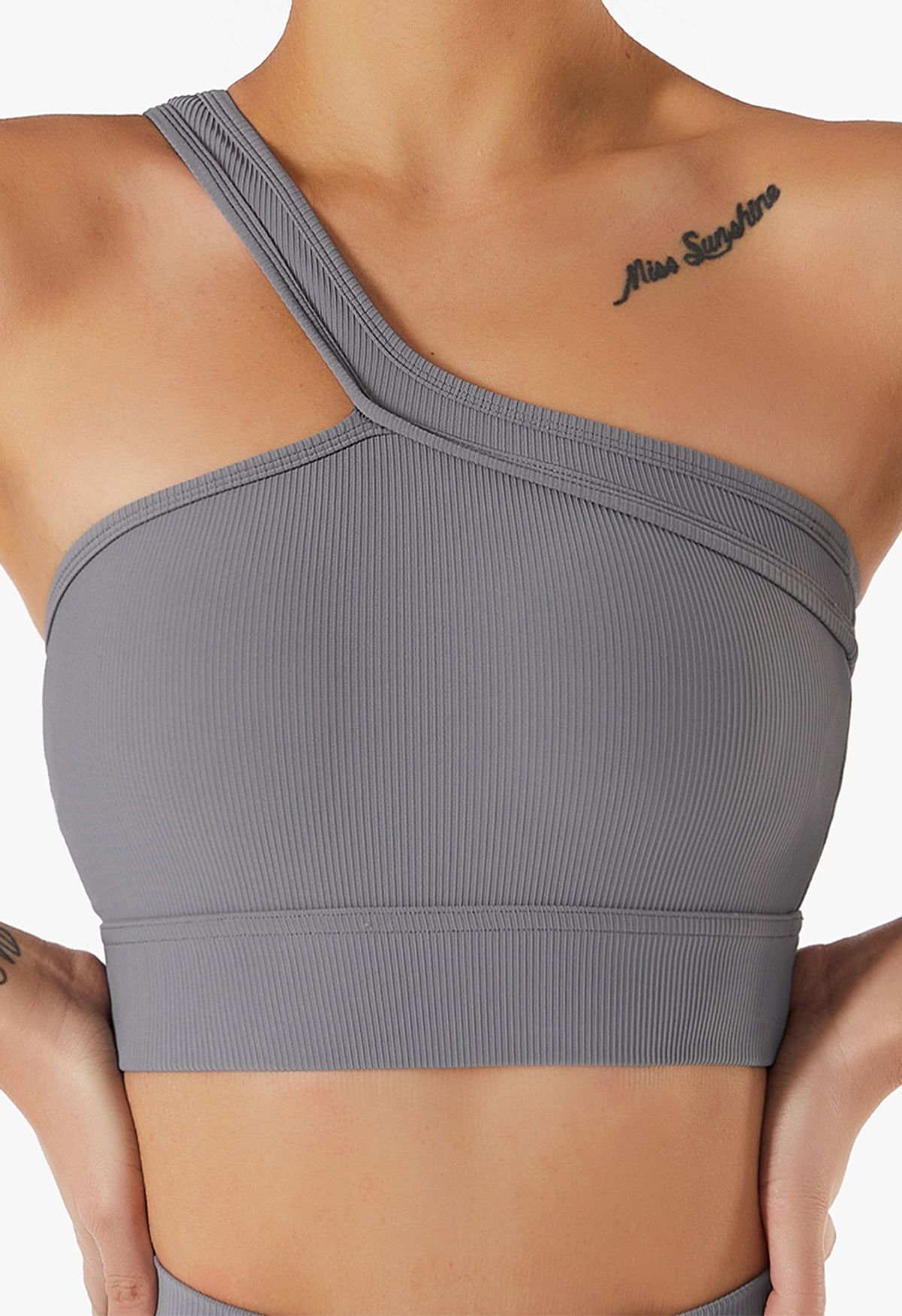 Soutien-Gorge de Sport Côtelé à Col Halter Incliné en Gris