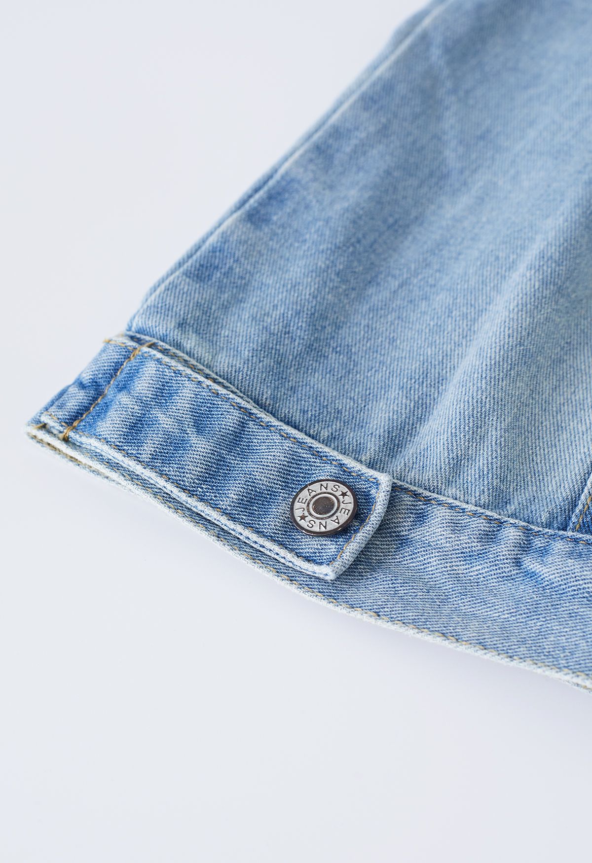 Veste en jean à col et poche poitrine en bleu clair