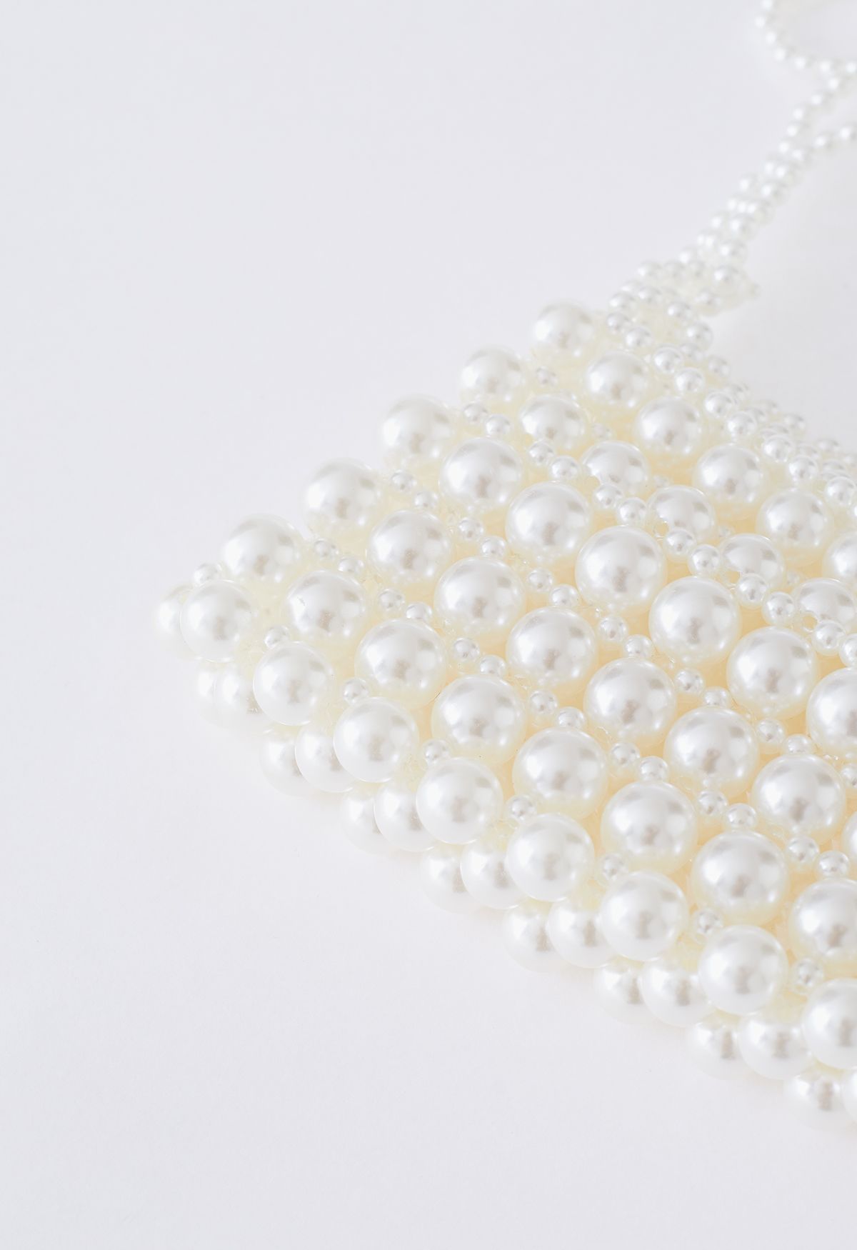 Mini-sac tressé à chaîne florale entièrement perlé
