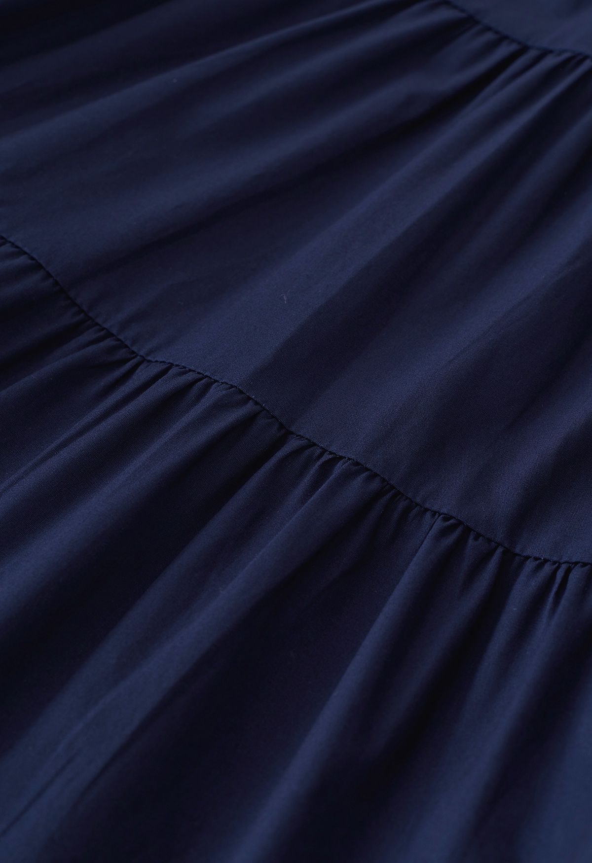 Robe en coton à volants et manches flottantes à encolure en V en bleu marine