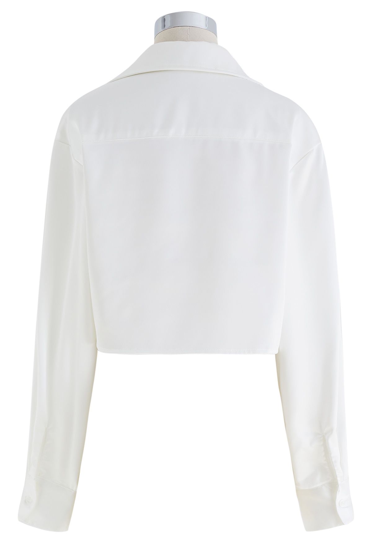 Chemise courte en satin torsadé avec poches en blanc