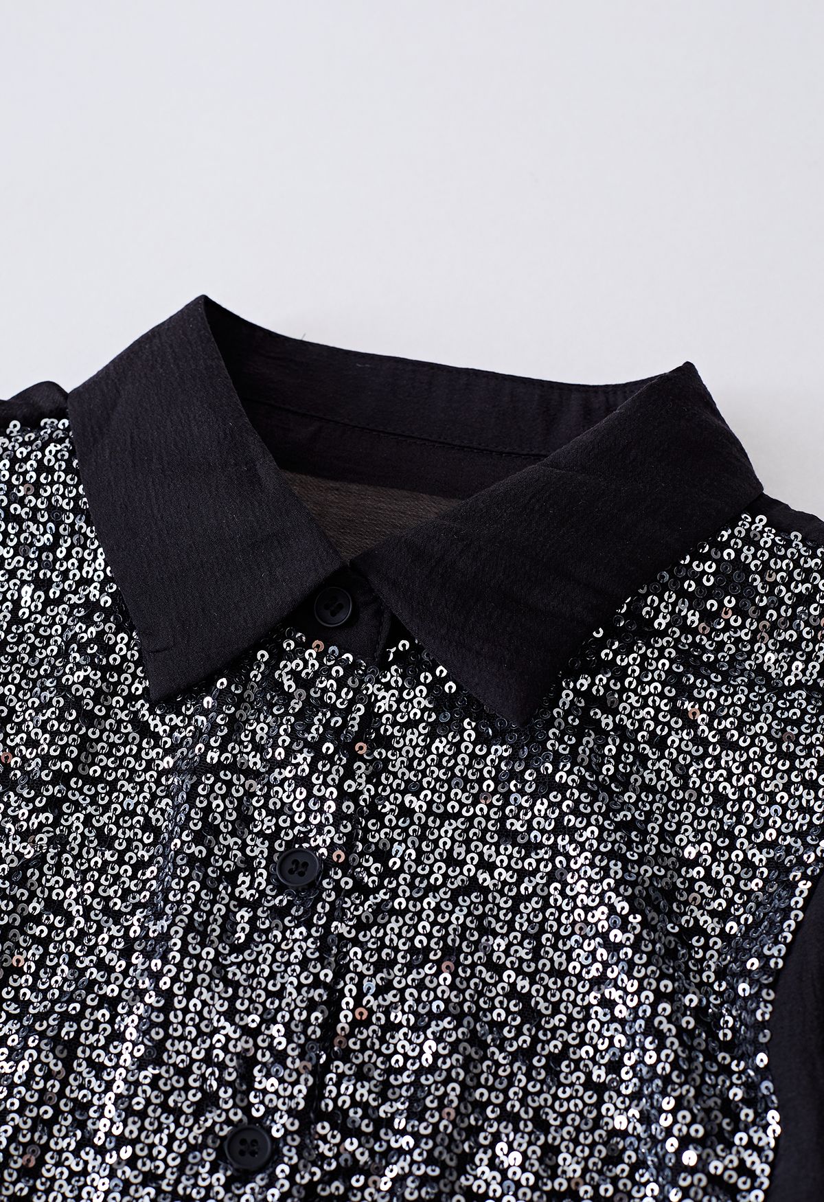 Chemise boutonnée ornée de sequins scintillants en noir