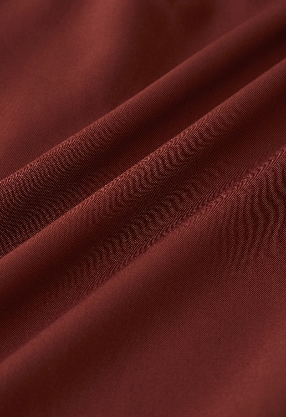 Jupe trapèze plissée avec coutures en rouge rouille