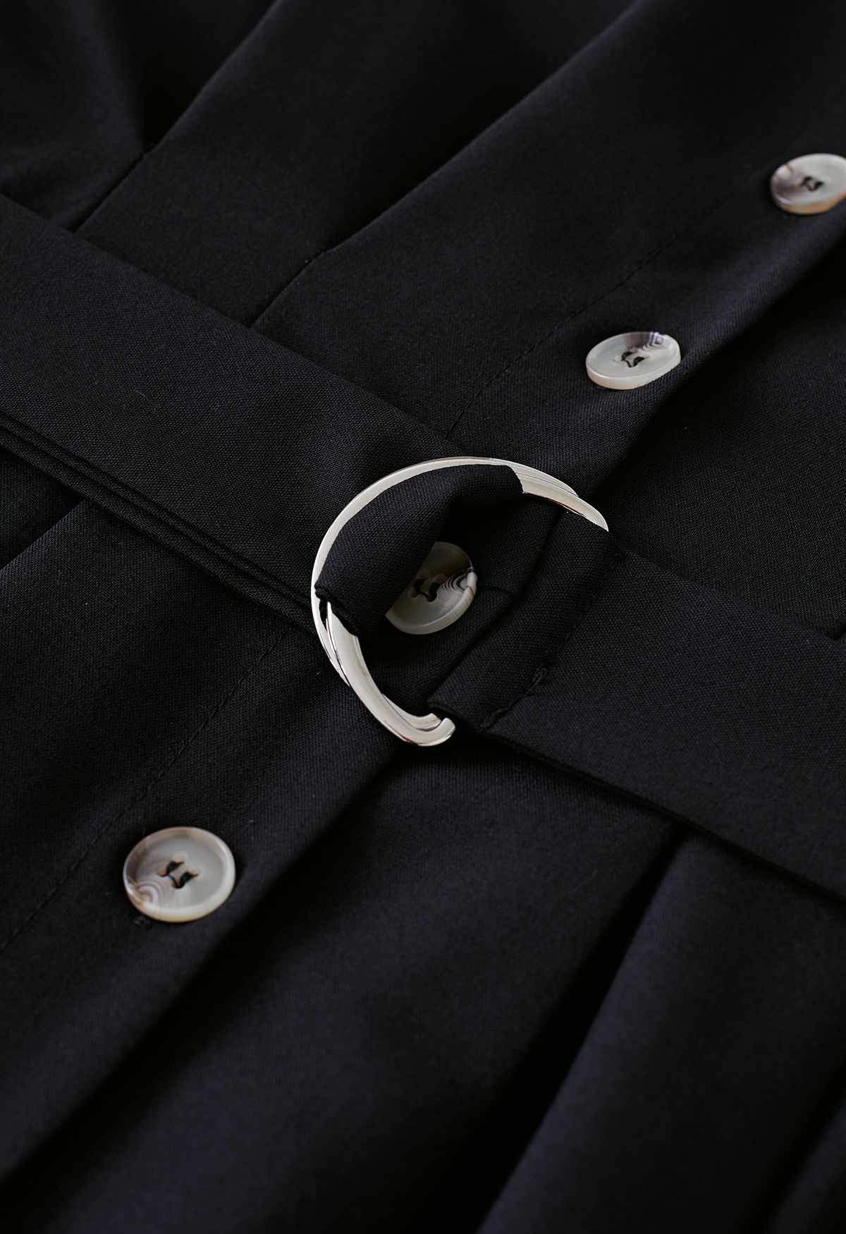 Robe chemise boutonnée à ceinture en noir