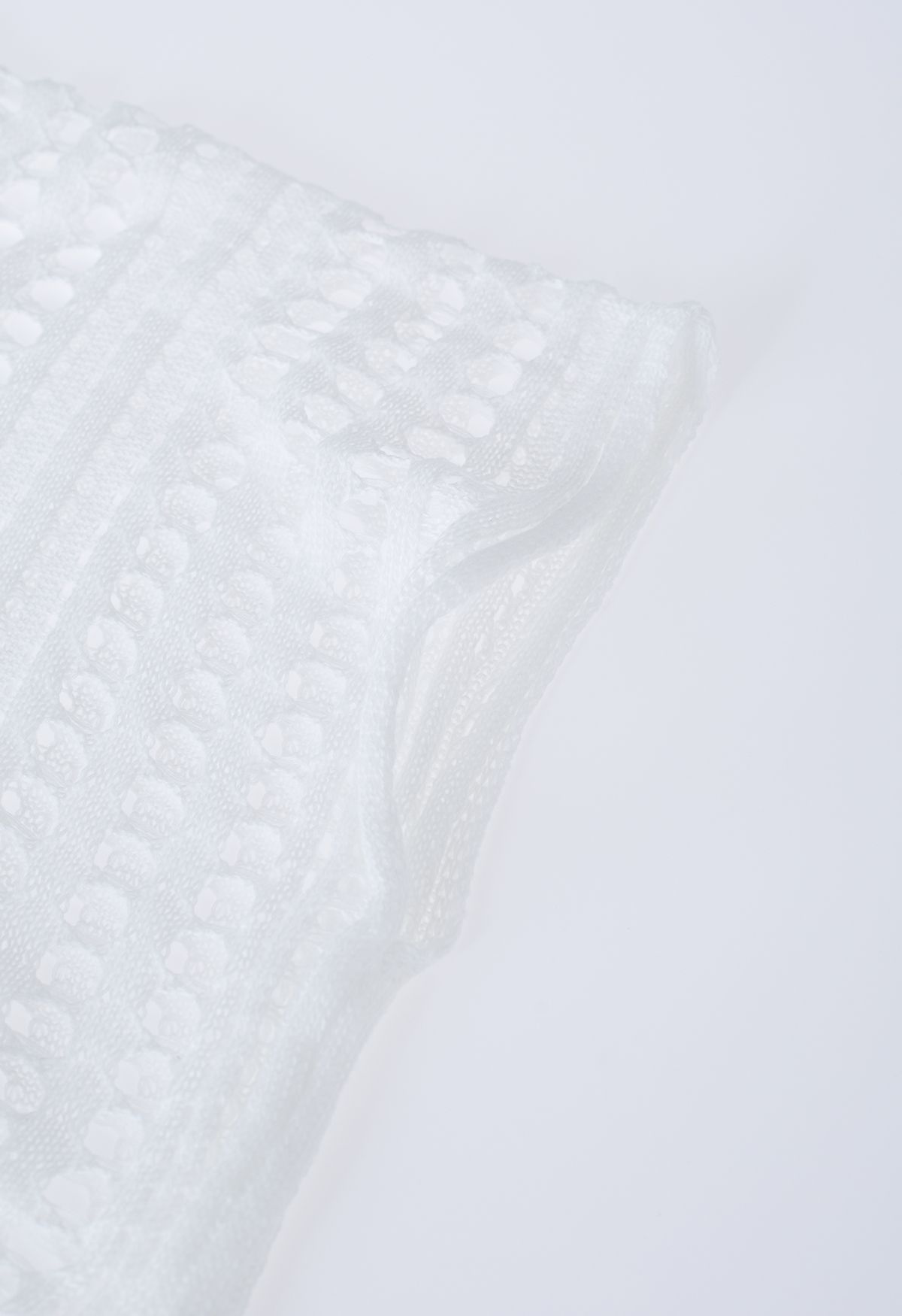Couverture en tricot ajouré à fentes latérales en blanc